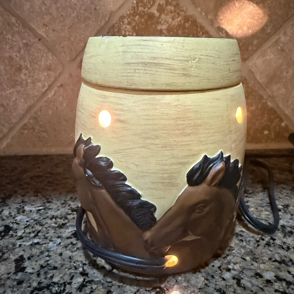 Scentsy warmer horse stampede vintage full size Original Horses Mochadoodle bars